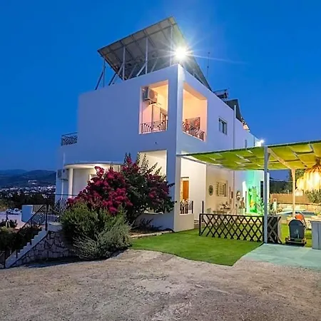 White House Chersonisos With Private Swimming Pool *