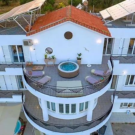 White House Chersonisos With Private Swimming Pool *